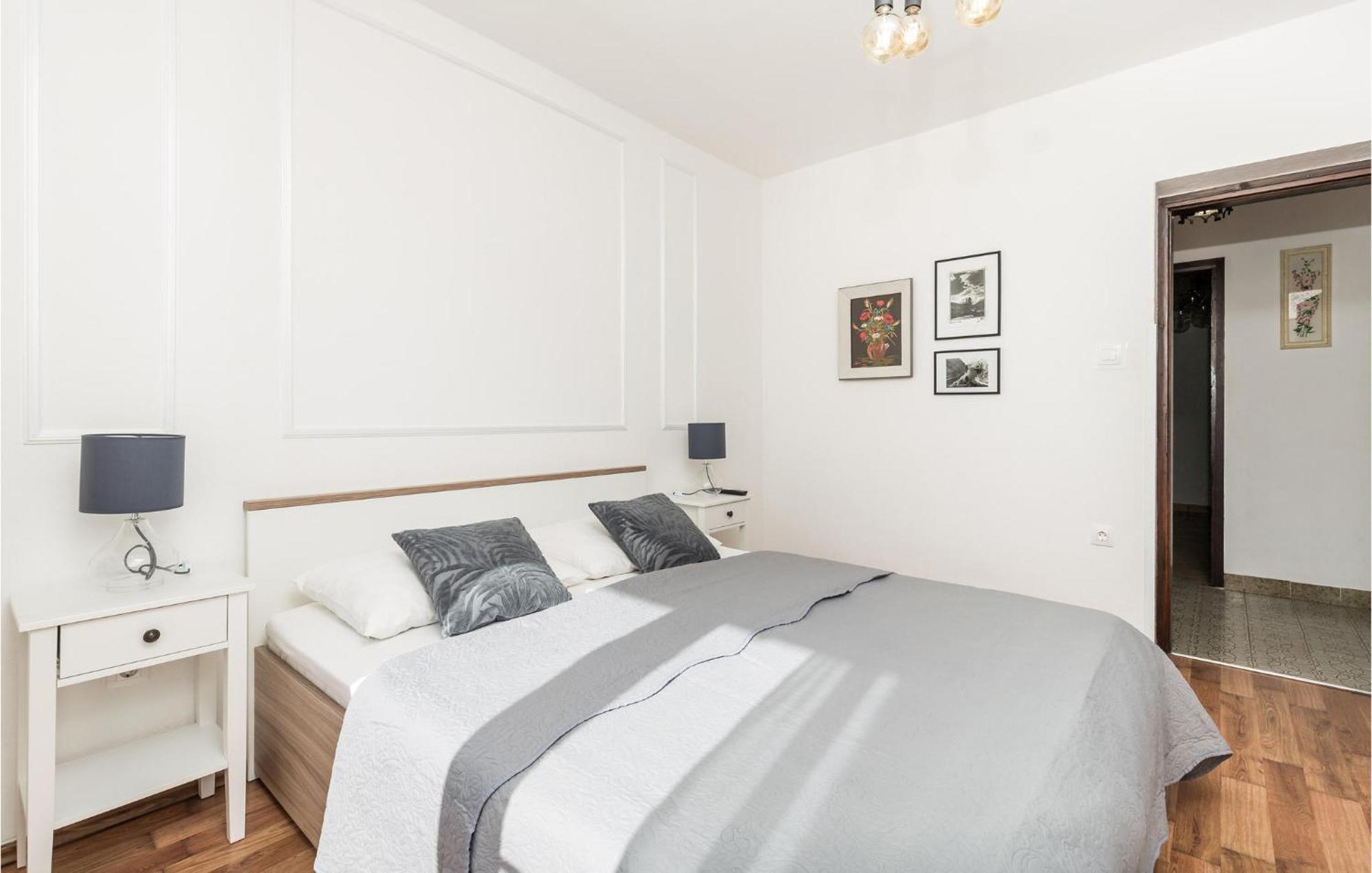 4 Bedroom Awesome Apartment In Sveti Juraj Exteriör bild