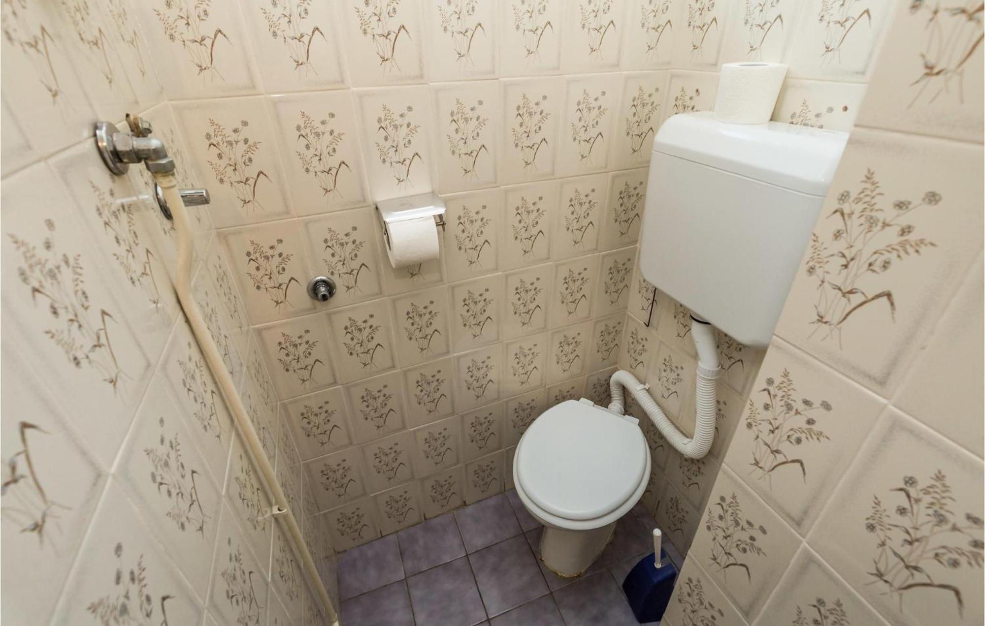 4 Bedroom Awesome Apartment In Sveti Juraj Exteriör bild