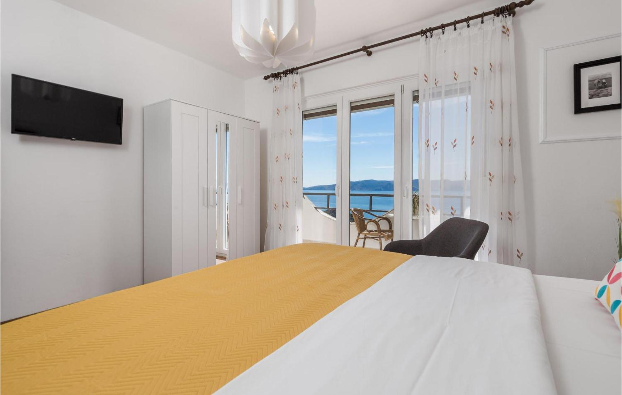 4 Bedroom Awesome Apartment In Sveti Juraj Exteriör bild