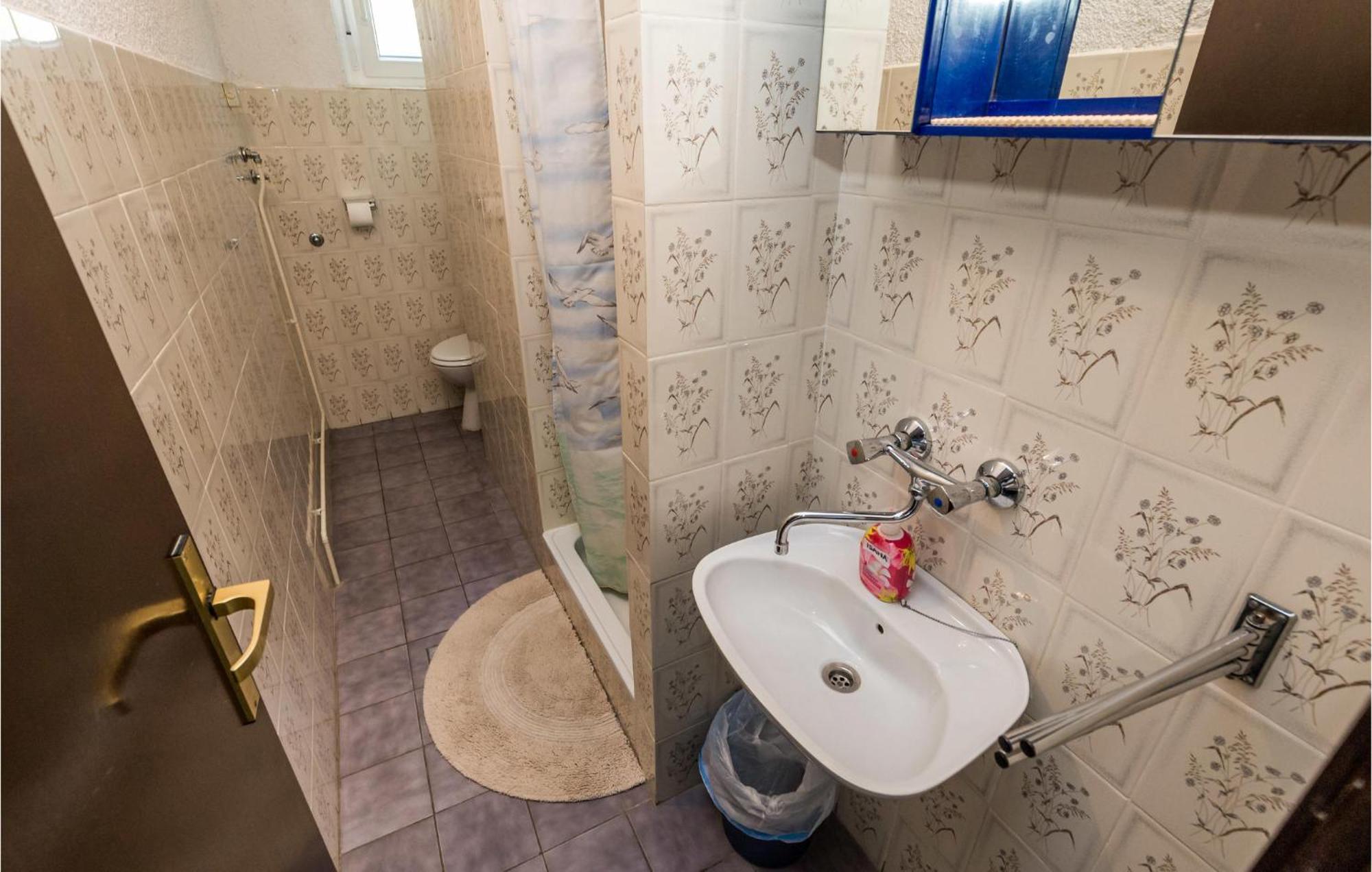 4 Bedroom Awesome Apartment In Sveti Juraj Exteriör bild