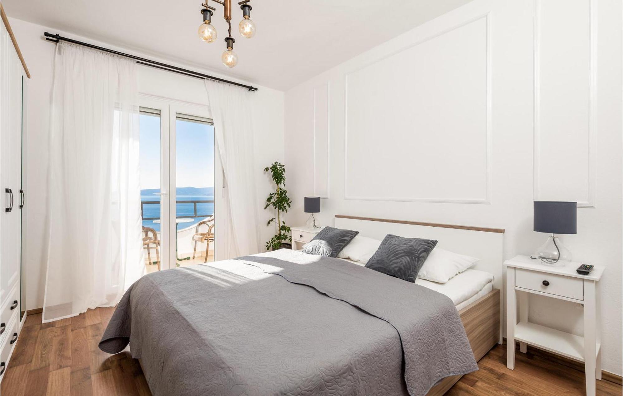 4 Bedroom Awesome Apartment In Sveti Juraj Exteriör bild