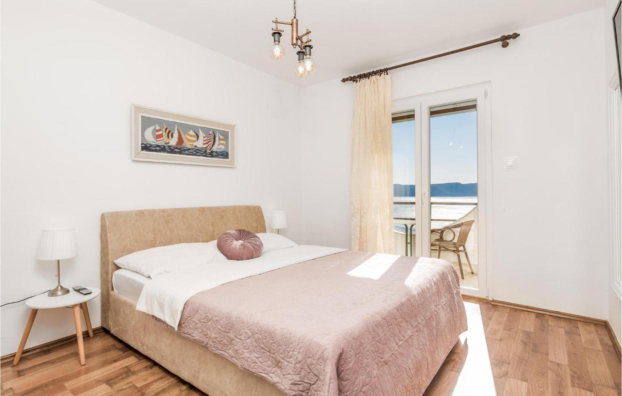 4 Bedroom Awesome Apartment In Sveti Juraj Exteriör bild