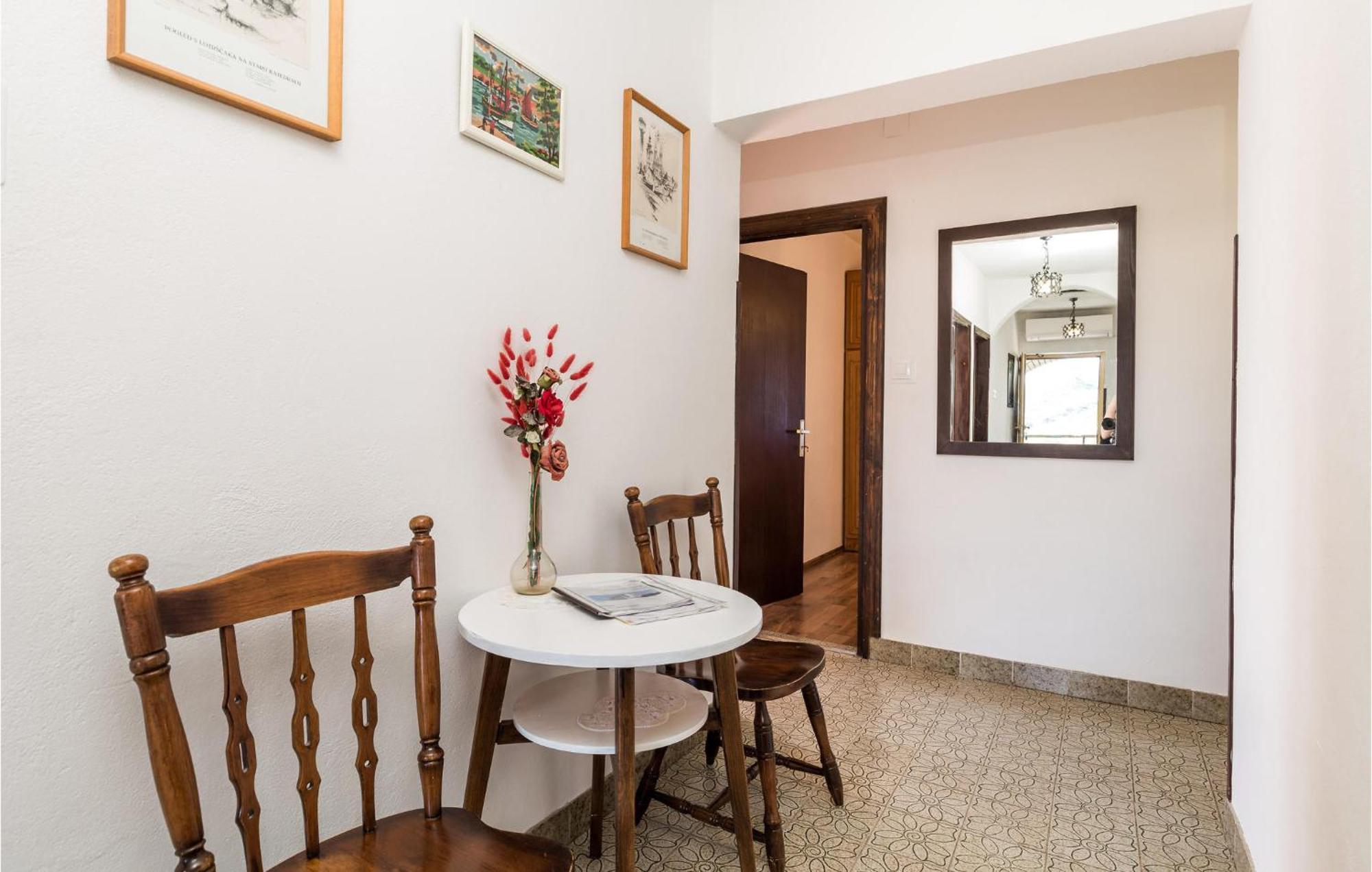 4 Bedroom Awesome Apartment In Sveti Juraj Exteriör bild