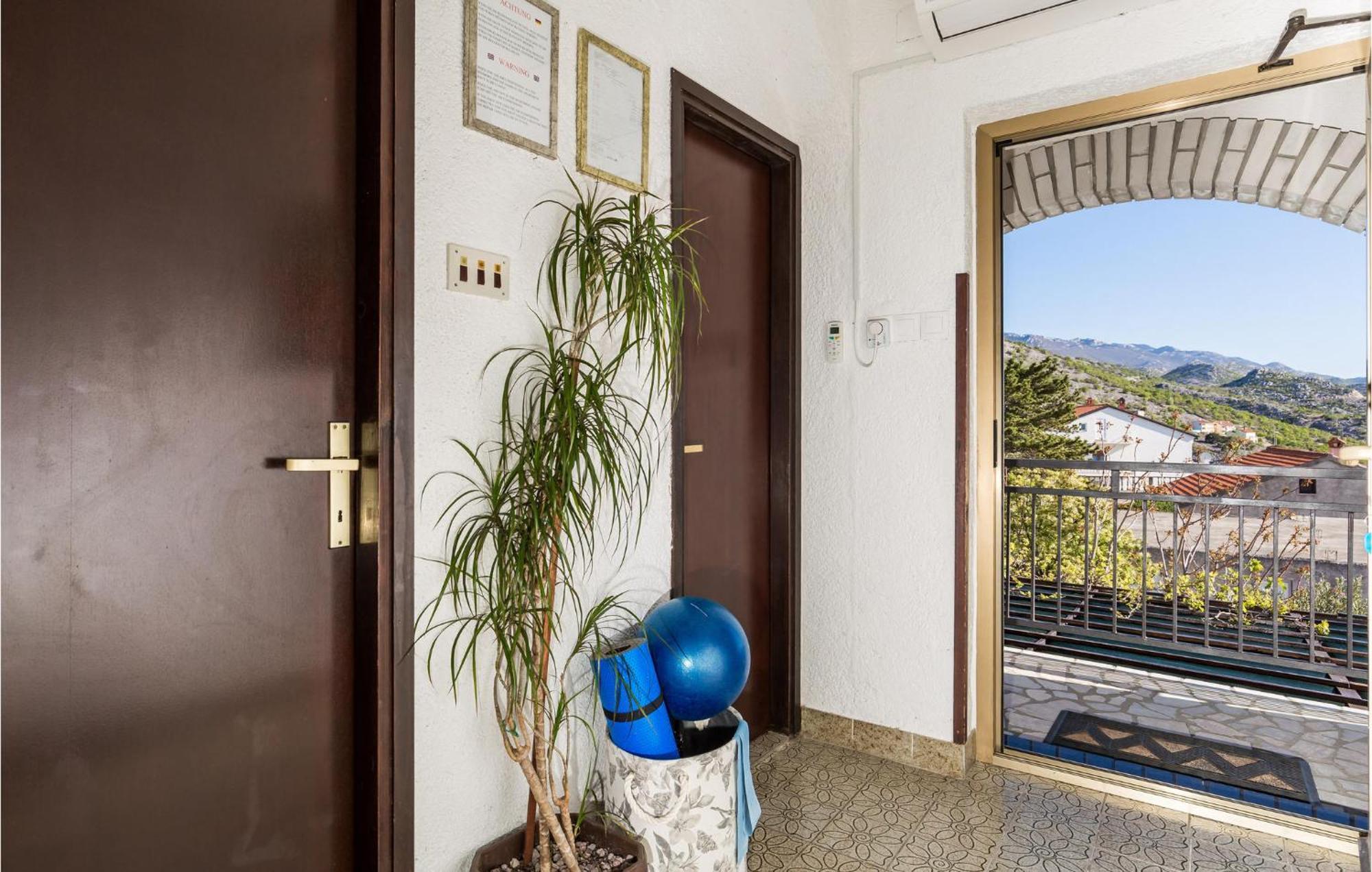 4 Bedroom Awesome Apartment In Sveti Juraj Exteriör bild